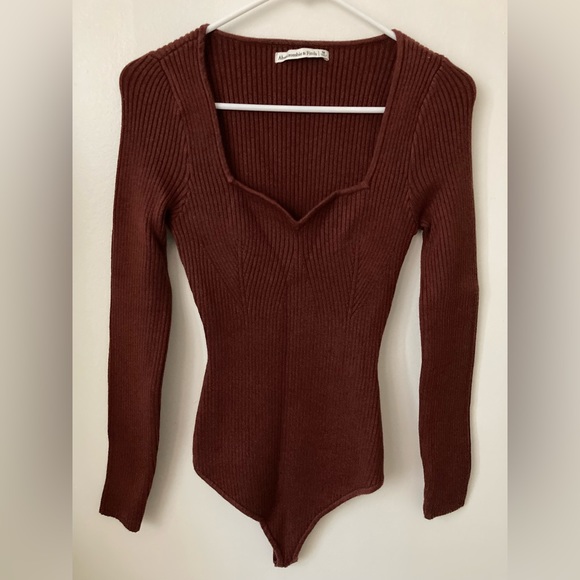 🆕 NWOT, Abercrombie & Fitch Long-Sleeve Ribbed Sweetheart Neck Bodysuit, Size M - Picture 4 of 6